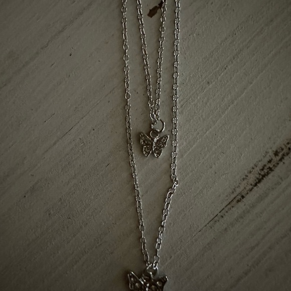 NWT Silvertone multi chain butterfly necklace - Picture 4 of 6